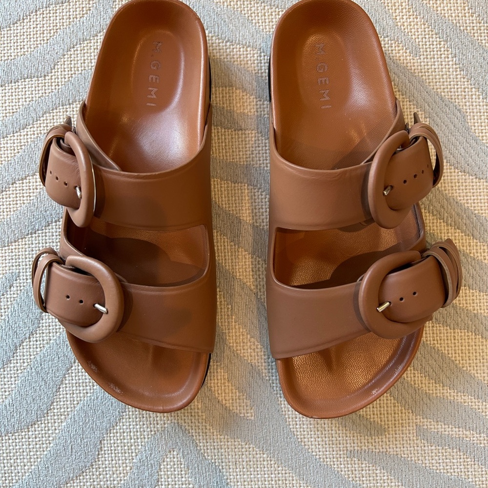 Brown sandals with buckle